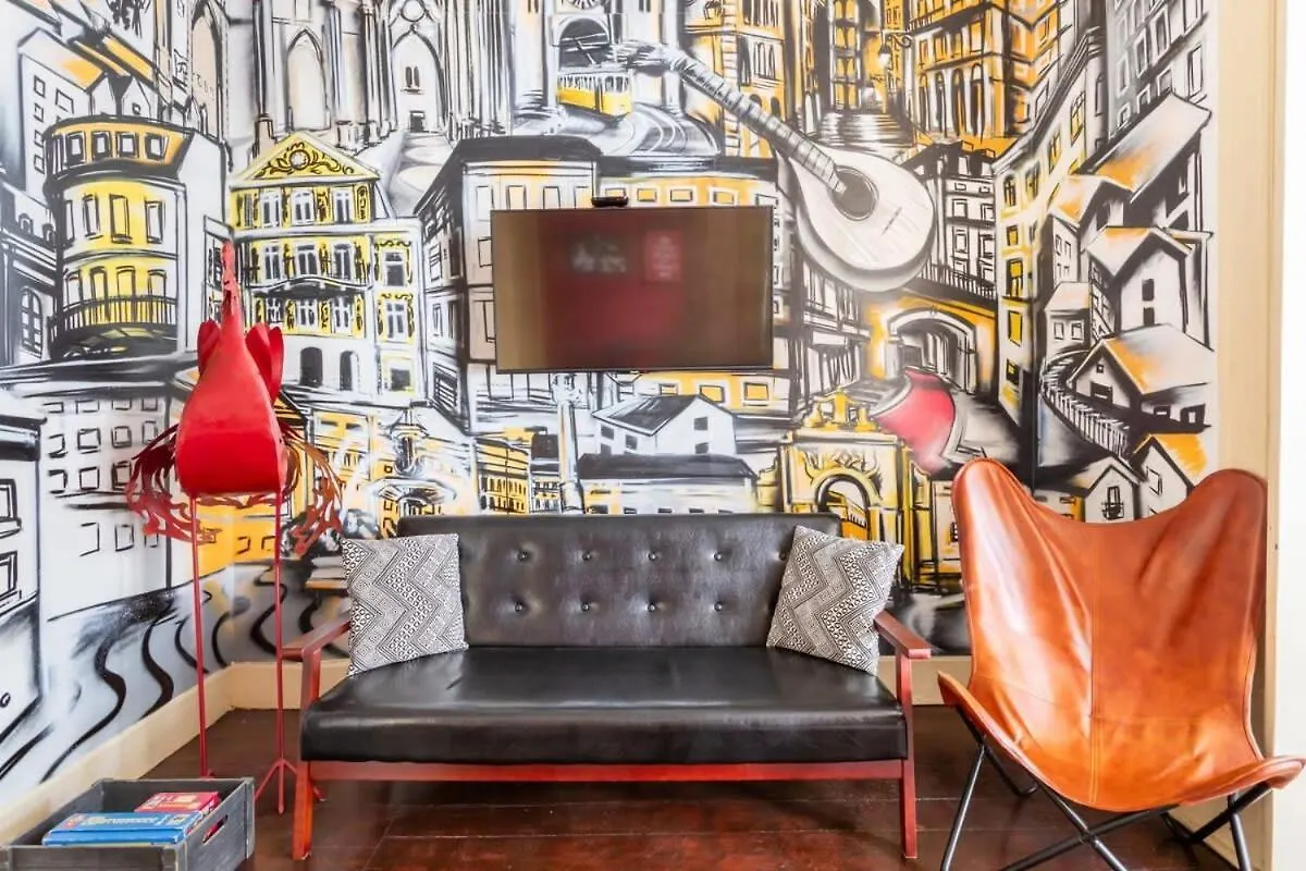 Explore Lisbon From An Artistic Alfama Home Πορτογαλία