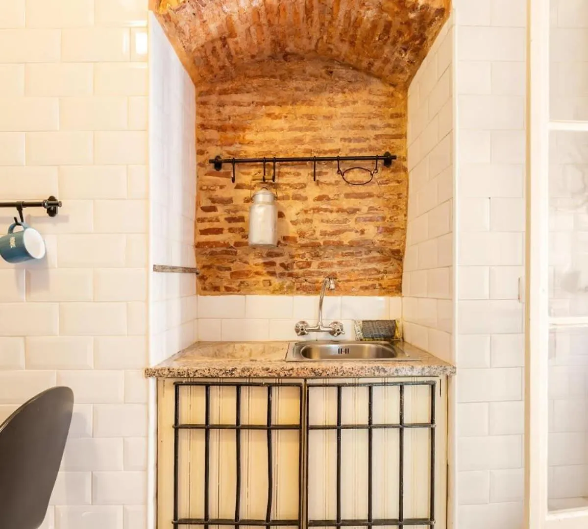 Explore Lisbon From An Artistic Alfama Home 0*,  Πορτογαλία