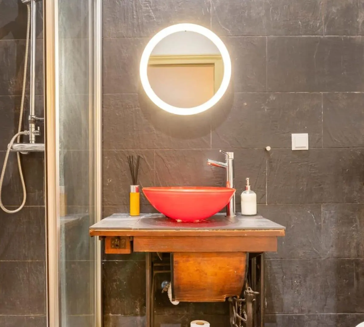 Explore Lisbon From An Artistic Alfama Home 0*,