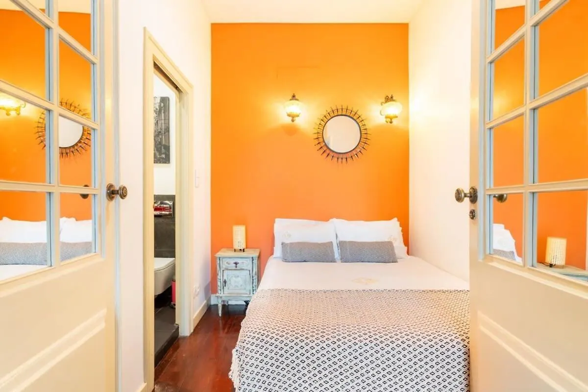 Explore Lisbon From An Artistic Alfama Home Διαμέρισμα